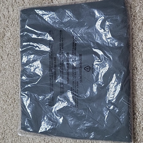 NWT Daydreamer Fender Fullerton CA Glitter Merch Tee in Forest Pigment - Picture 9 of 9